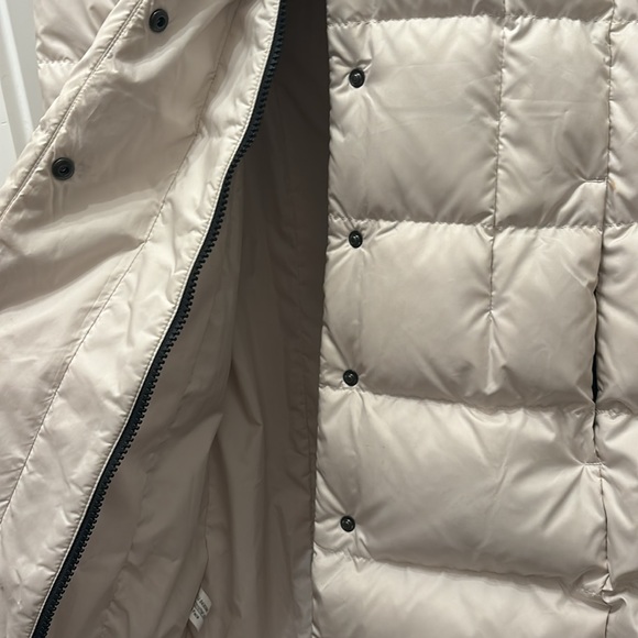 The North Face 550 Long Cream Puffer Jacket - Picture 5 of 6